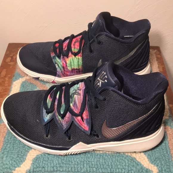 Nike Kyrie 5 Galaxy - Picture 3 of 12